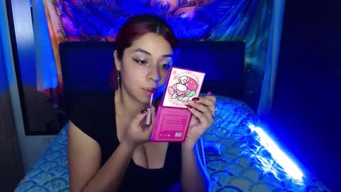 Snapshot of atena_messy chatting on 10/28/25, 01:31 atena messy online show from 10/28/25, 01:31