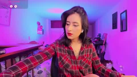 Snapshot of atenea_dragon__ chatting on 09/21/25, 09:16 Atenea online show from 09/21/25, 09:16