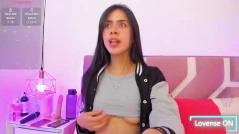Snapshot of atenea_kros chatting on 04/21/26, 12:22 Atenea online show from 04/21/26, 12:22
