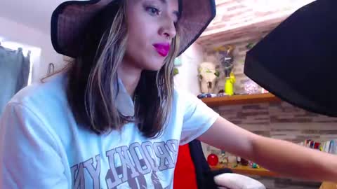 Snapshot of ateneasairce chatting on 02/27/25, 03:26 Atenea online show from 02/27/25, 03:26