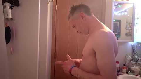 Snapshot of athandrew chatting on 04/01/26, 04:13 jonnyandrew online show from 04/01/26, 04:13