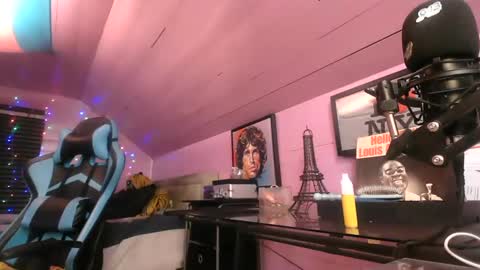   xoxo G0DD3SS xoxox    online show from 12/05/24, 02:53