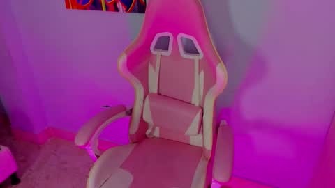 Snapshot of athenea__fox chatting on 10/05/25, 11:30 athenea__fox online show from 10/05/25, 11:30