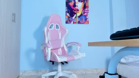 Snapshot of athenea__fox chatting on 11/08/25, 11:43 athenea__fox online show from 11/08/25, 11:43