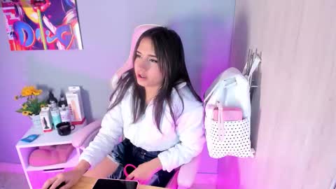 Snapshot of athenea__fox chatting on 11/17/25, 12:00 athenea__fox online show from 11/17/25, 12:00