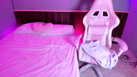 Snapshot of athenea__fox chatting on 04/14/26, 12:11 athenea__fox online show from 04/14/26, 12:11