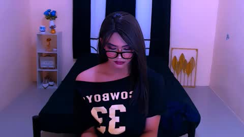 athisamoore online show from 10/26/25, 04:02