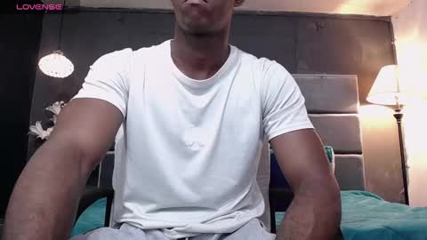 Snapshot of athleticbig_cock chatting on 09/10/25, 01:38 ATHLETIC  COCK online show from 09/10/25, 01:38