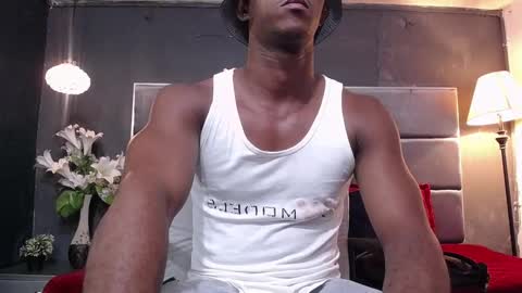Snapshot of athleticbig_cock chatting on 09/18/25, 01:40 ATHLETIC  COCK online show from 09/18/25, 01:40