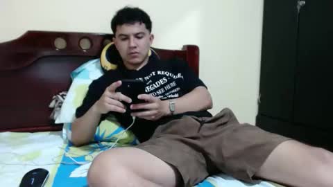 Snapshot of athleticboy2026 chatting on 05/11/26, 11:35 Robin online show from 05/11/26, 11:35