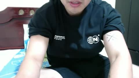 Snapshot of athleticboy2026 chatting on 05/19/26, 02:18 Robin online show from 05/19/26, 02:18