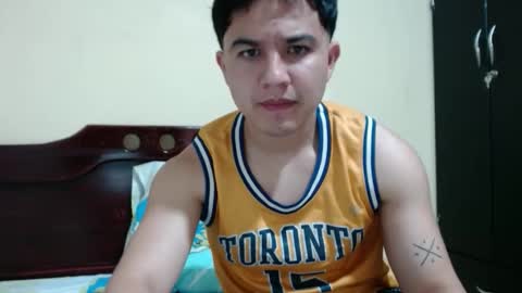 Snapshot of athleticboy2026 chatting on 05/20/26, 11:44 Robin online show from 05/20/26, 11:44