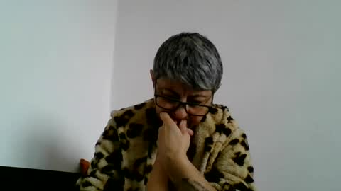 Snapshot of atikaarea chatting on 12/23/24, 10:53 atikaarea online show from 12/23/24, 10:53