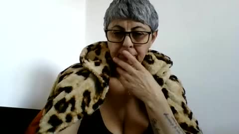 Snapshot of atikaarea chatting on 01/05/25, 11:59 atikaarea online show from 01/05/25, 11:59