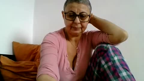 Snapshot of atikaarea chatting on 01/13/25, 11:41 atikaarea online show from 01/13/25, 11:41