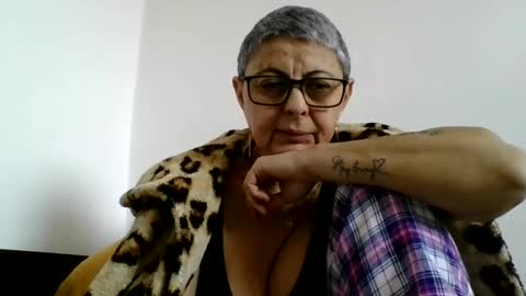 Snapshot of atikaarea chatting on 02/11/25, 12:05 atikaarea online show from 02/11/25, 12:05