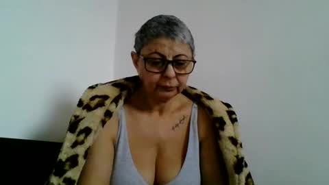 Snapshot of atikaarea chatting on 02/15/25, 11:28 atikaarea online show from 02/15/25, 11:28