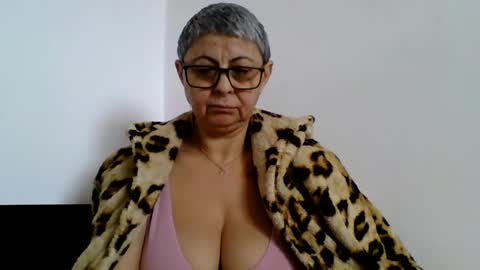 Snapshot of atikaarea chatting on 02/21/25, 11:33 atikaarea online show from 02/21/25, 11:33