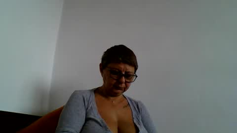 Snapshot of atikaarea chatting on 10/24/25, 09:17 atikaarea online show from 10/24/25, 09:17