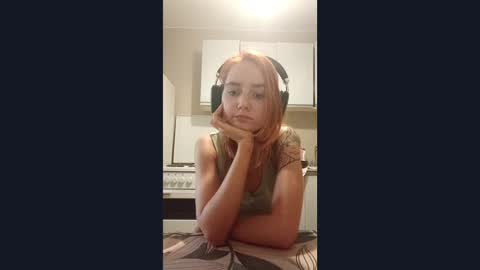 Snapshot of aubreykrenzer chatting on 10/04/25, 01:09 Bella online show from 10/04/25, 01:09