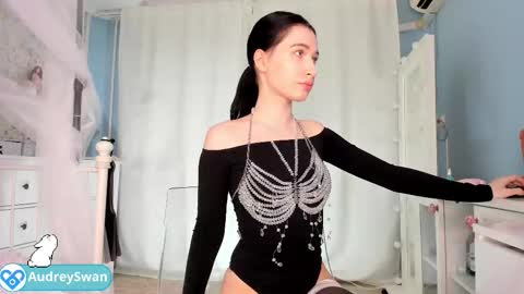 Mary online show from 10/12/25, 10:36