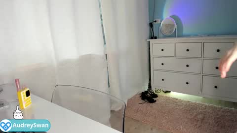 Mary online show from 10/15/25, 10:48