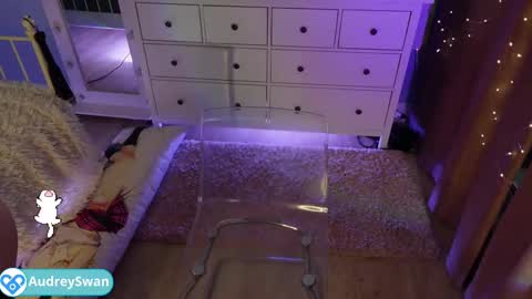 Mary online show from 11/27/25, 10:17