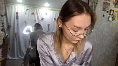 Kira online show from 11/20/25, 01:00