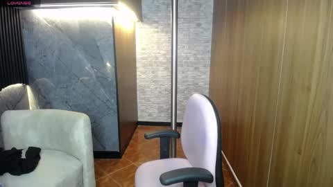 aura_cute_ online show from 04/12/26, 03:44