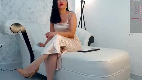 Aura sanders online show from 11/16/25, 12:00