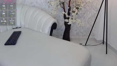 Aura sanders online show from 12/05/25, 11:52