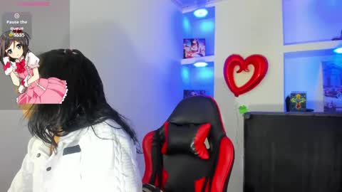 Snapshot of aurablueelove chatting on 04/29/26, 03:32 Aura Bluee Love online show from 04/29/26, 03:32