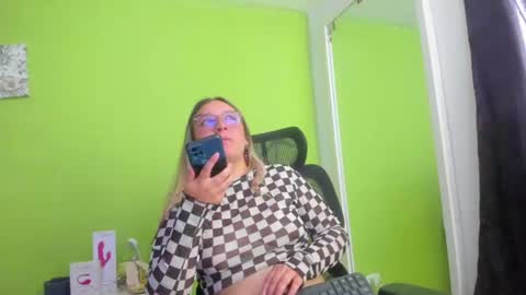 Aura Divina  online show from 07/05/26, 04:25