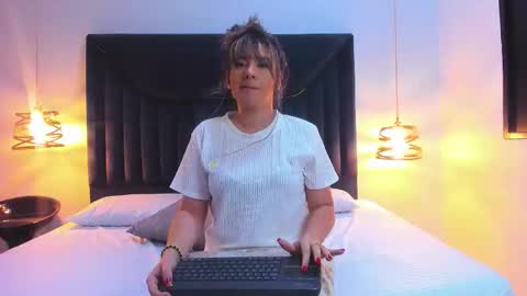 Snapshot of auraevens chatting on 09/10/25, 12:05 Aura Evans online show from 09/10/25, 12:05