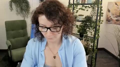 Aurelia online show from 05/18/26, 01:35