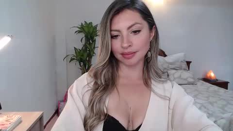 Auri Belle  online show from 11/06/25, 07:59