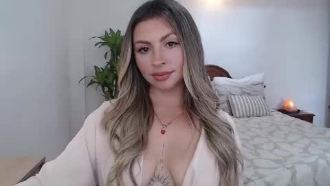 Auri Belle  online show from 11/10/25, 04:17