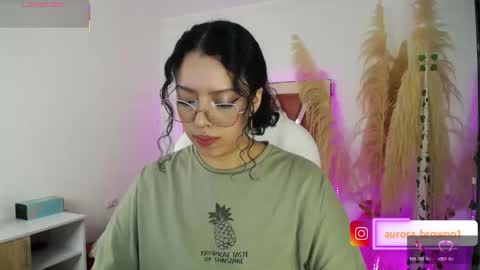 Snapshot of aurora_brown chatting on 09/15/25, 01:16 Aurora online show from 09/15/25, 01:16