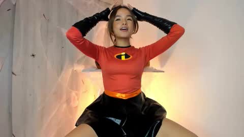 Snapshot of aurora_bunnie chatting on 10/28/25, 01:42 Sharith  online show from 10/28/25, 01:42