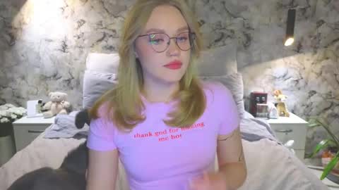 Kate online show from 11/08/25, 01:55