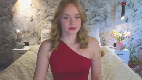 Snapshot of aurora_golden chatting on 07/20/26, 10:39 Kate online show from 07/20/26, 10:39