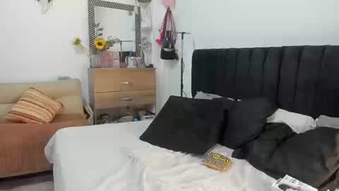 aurora_moonm online show from 03/14/26, 04:07