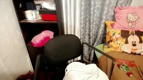 Snapshot of aurora_more chatting on 02/14/25, 11:42 cute online show from 02/14/25, 11:42