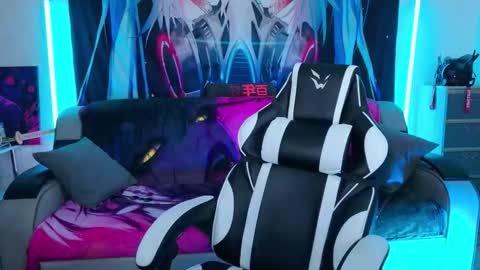 AURORA NATSUKI online show from 11/23/25, 10:48