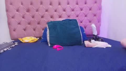 auroraa_miller online show from 09/09/25, 11:54