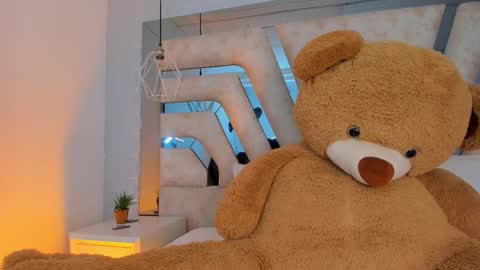 Aurora  online show from 01/18/26, 07:17