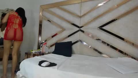 aurorahoney32 online show from 05/19/26, 11:55