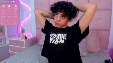 Snapshot of auroramillss chatting on 05/22/26, 03:57 Mariana online show from 05/22/26, 03:57
