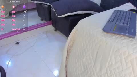 Aurora Rojas online show from 01/05/25, 11:04