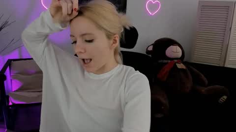 aurorawrenfield online show from 03/12/26, 10:10